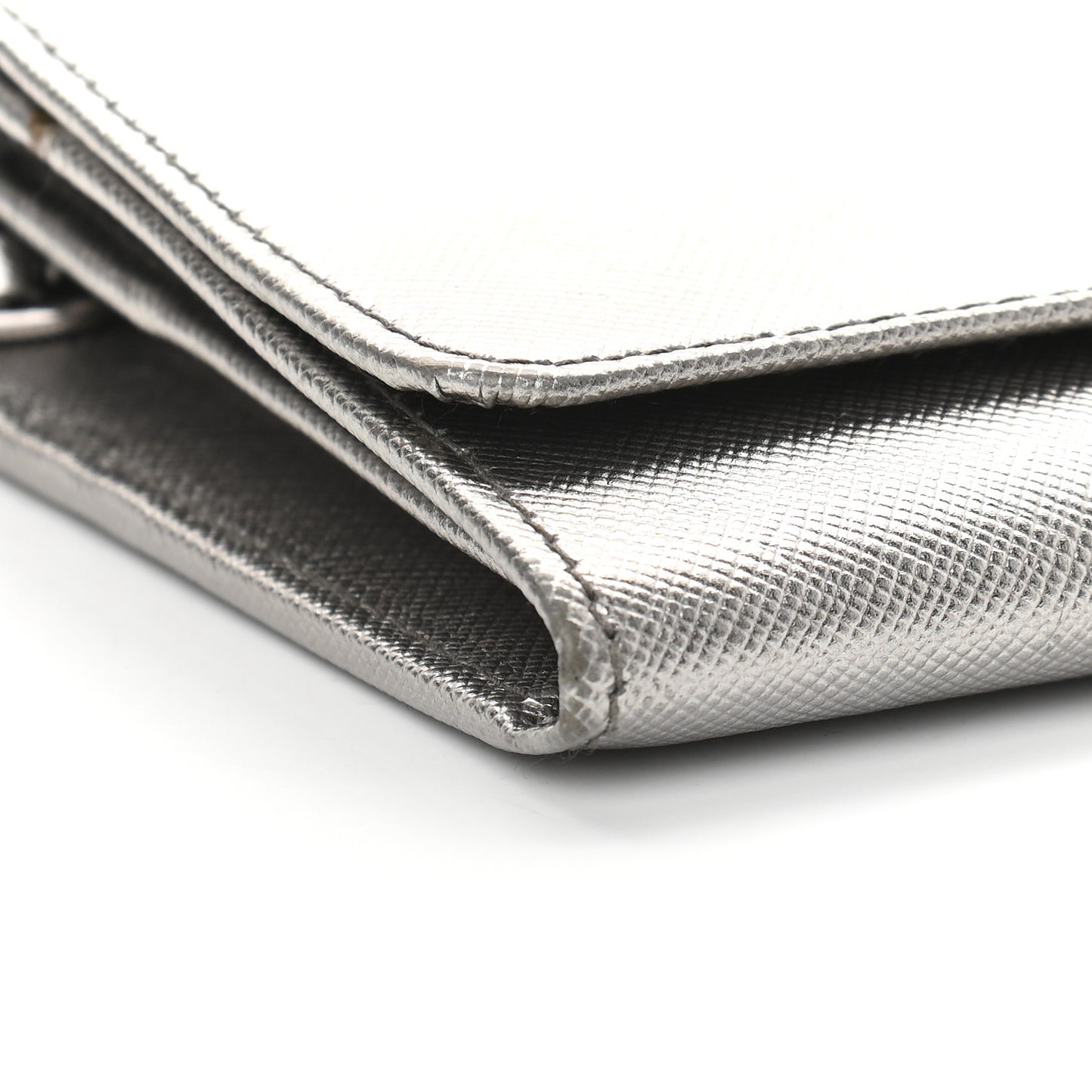 Saffiano Metal Oro Chain Wallet Cromo