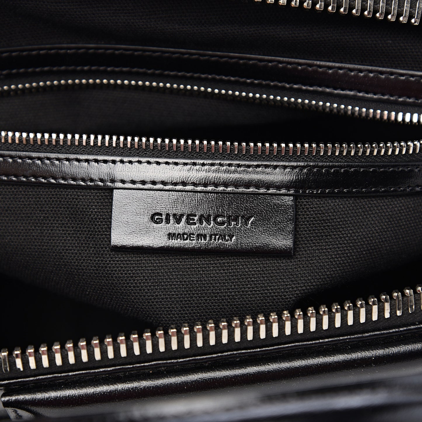 Shiny Lord Calfskin Medium Antigona Black