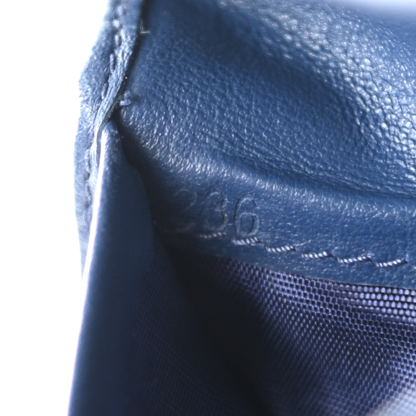 Vitello Move Bi-Fold Wallet Bleuette