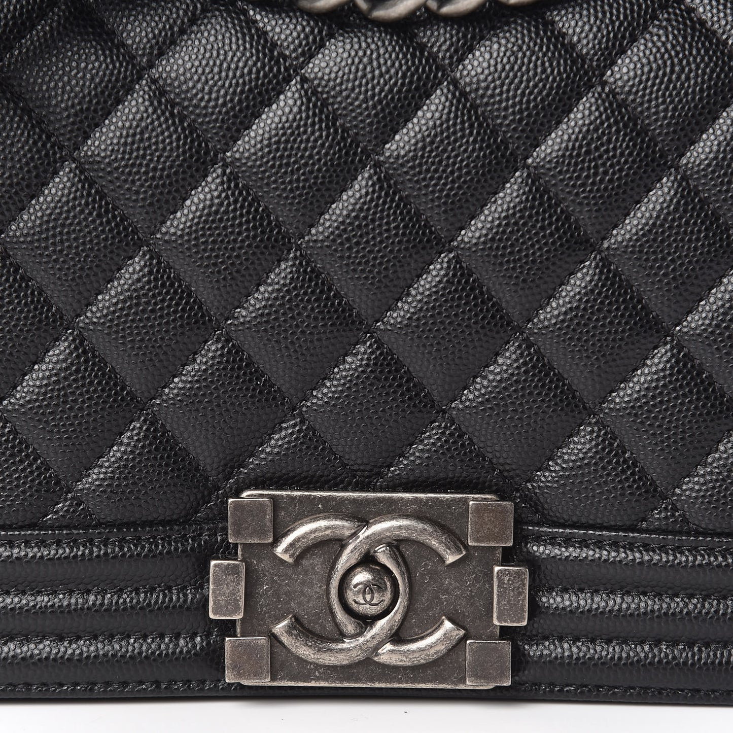 Caviar Quilted Medium Boy Flap Black