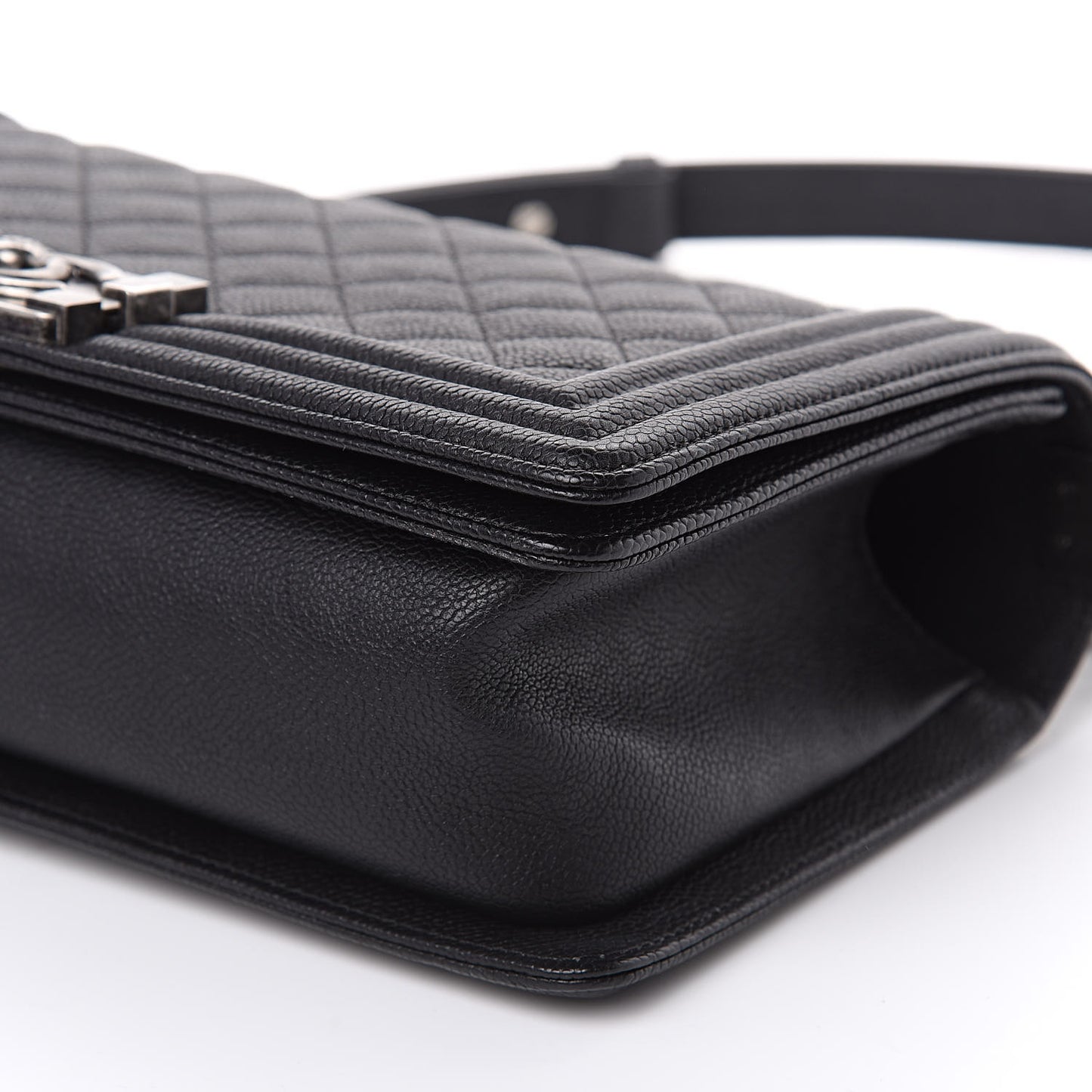 Caviar Quilted Medium Boy Flap Black