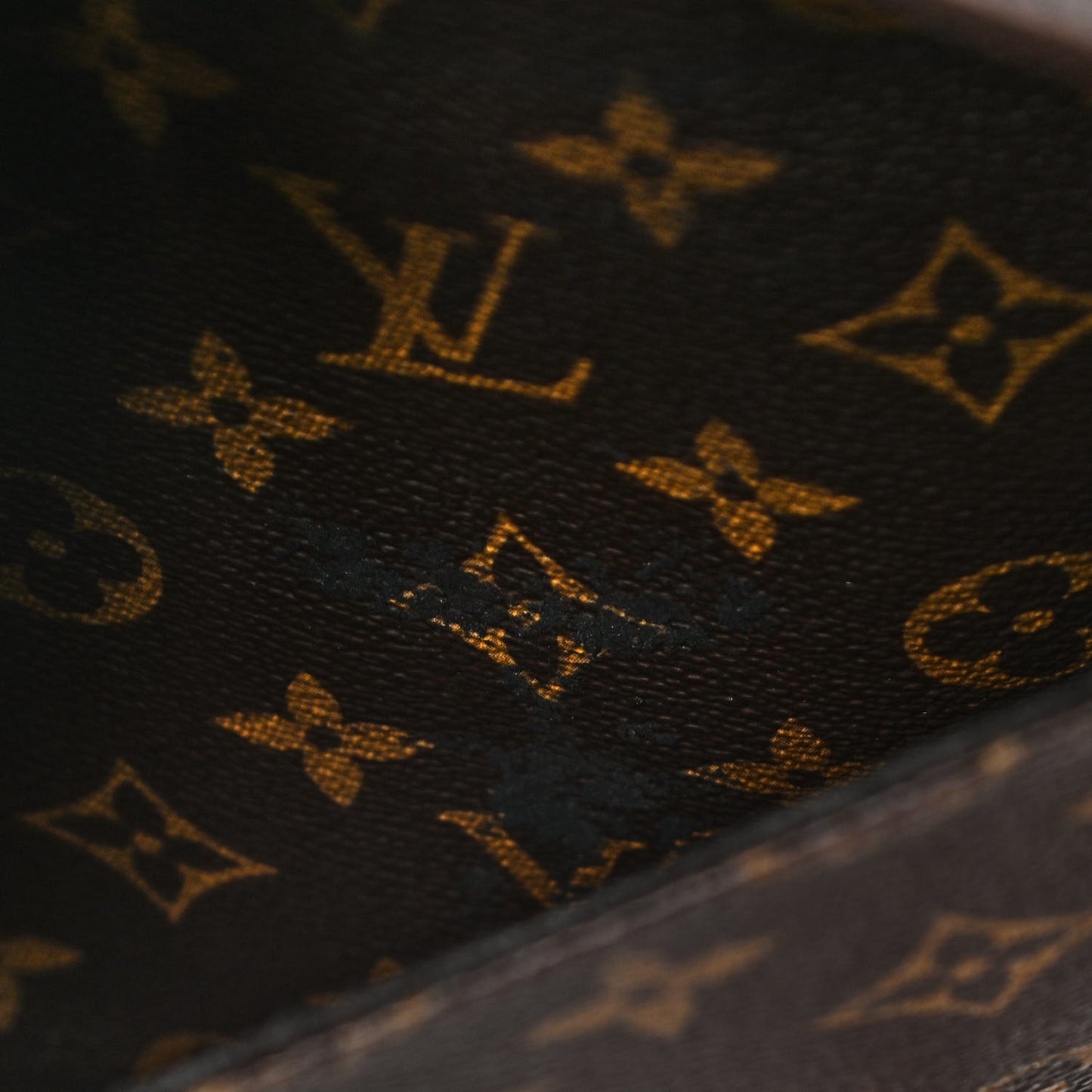 Monogram Jeune Fille