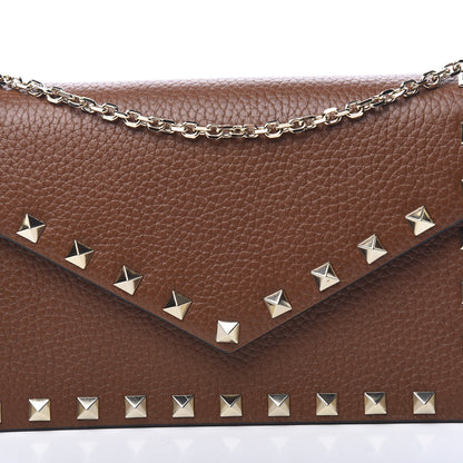 Valentino Garavani Pebbled Calfskin Rockstud Envelope Wallet on Chain Bright Cognac 8 of 8