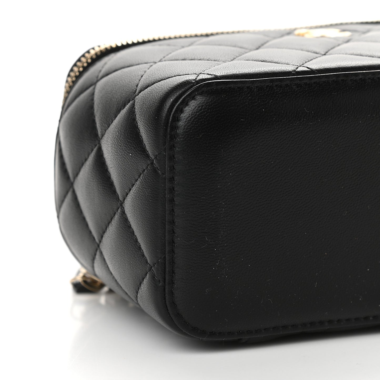 Lambskin Quilted Pearl Crush Small Vanity Case With Chain Black