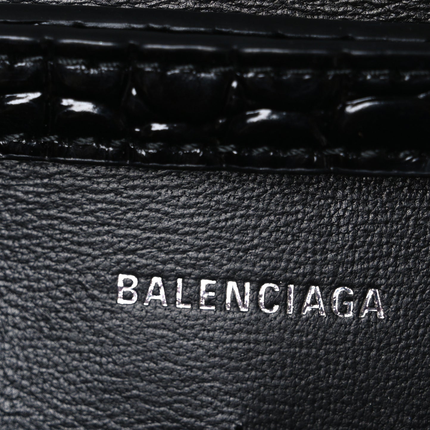 Shiny Calfskin Monochrome Crocodile Embossed Hourglass Chain Bag Black