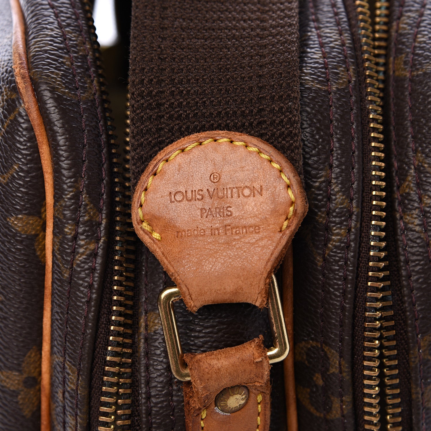 Louis Vuitton Monogram Reporter PM 6 of 22