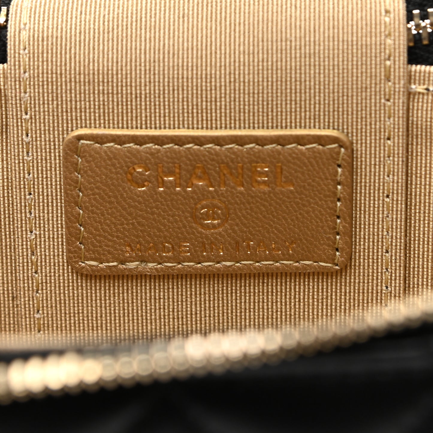 Lambskin Quilted Mini Pearl Crush Vanity Case With Chain Black