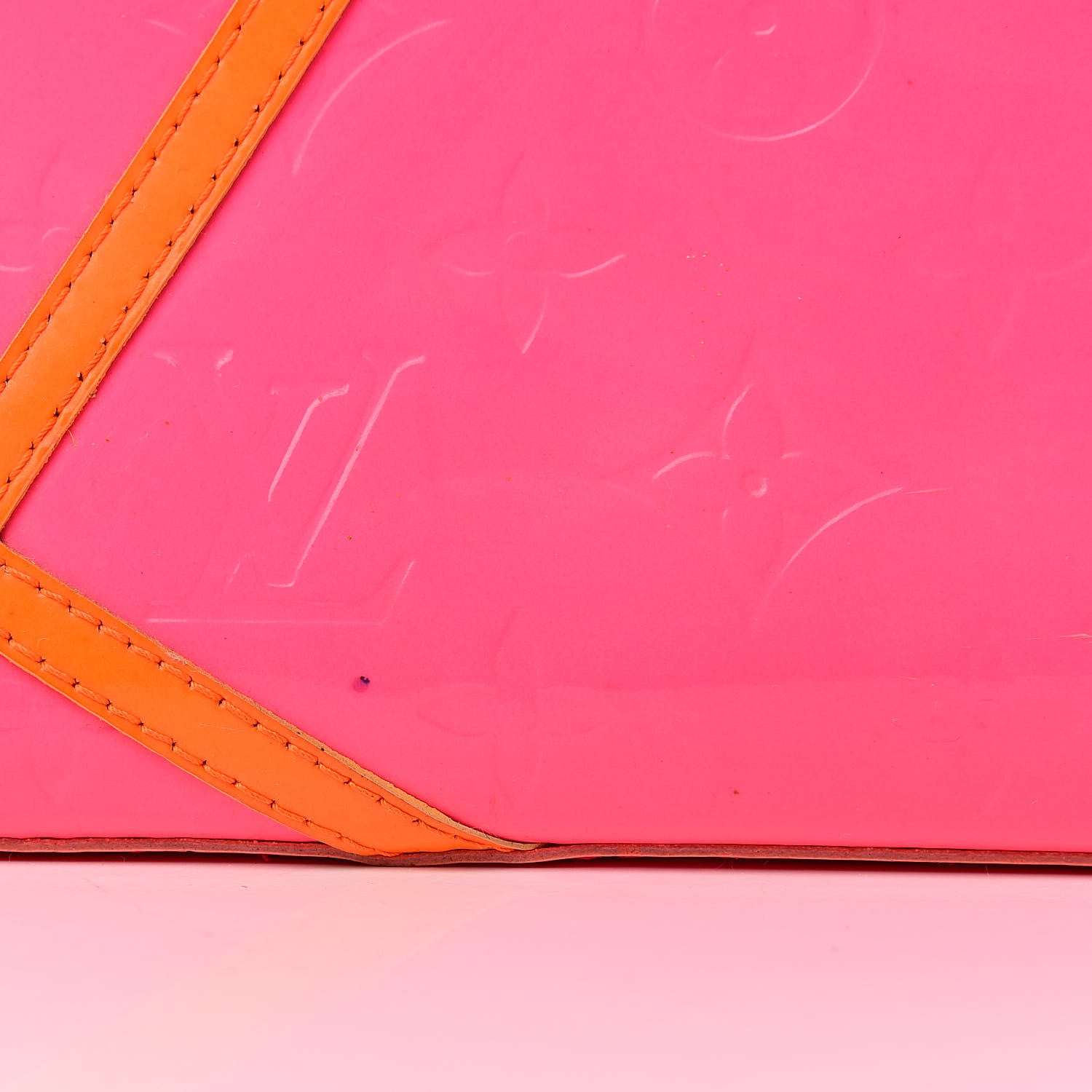 Louis Vuitton Vernis Fluo Reade PM Rose 15 of 19