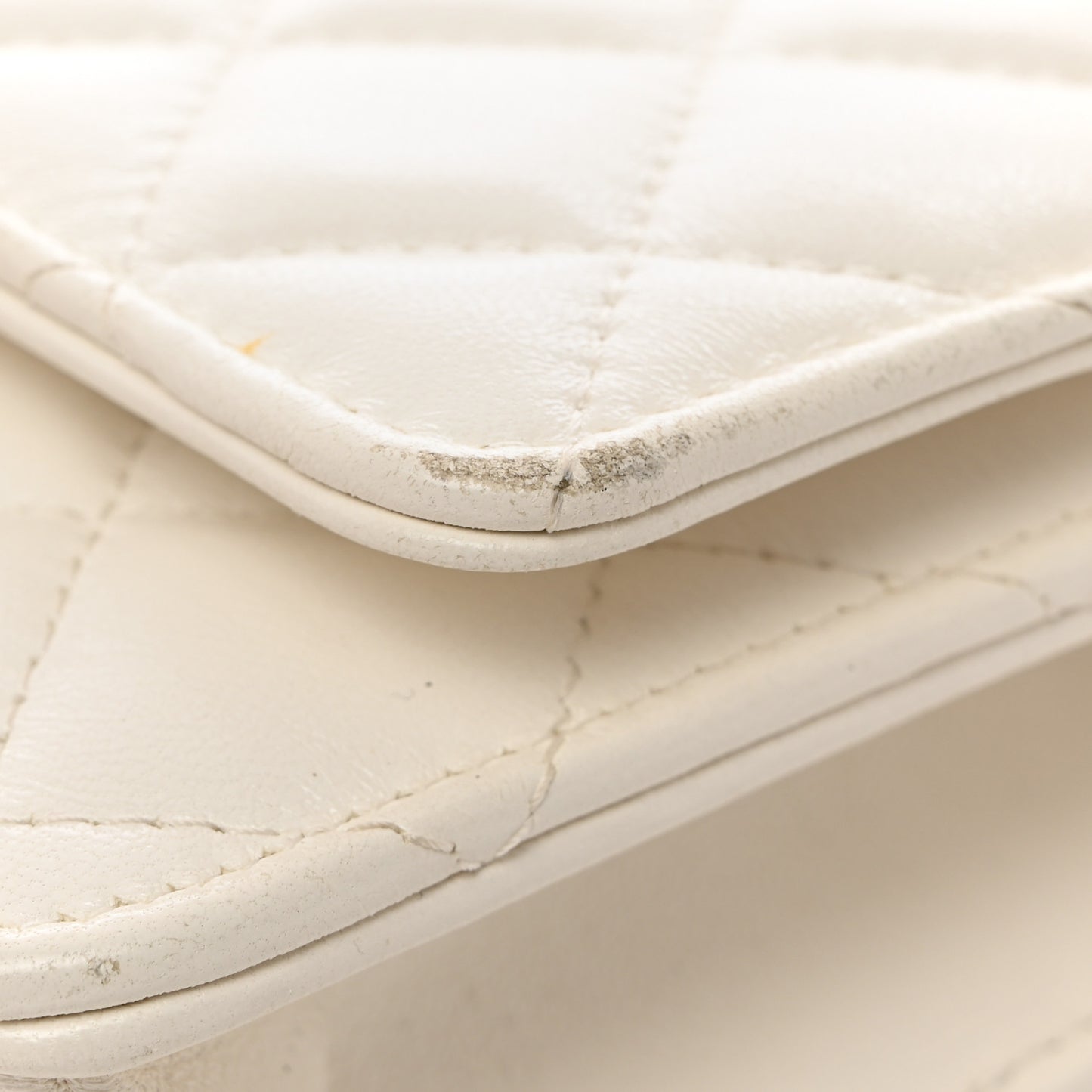 Lambskin Quilted CC Wallet On Chain WOC White