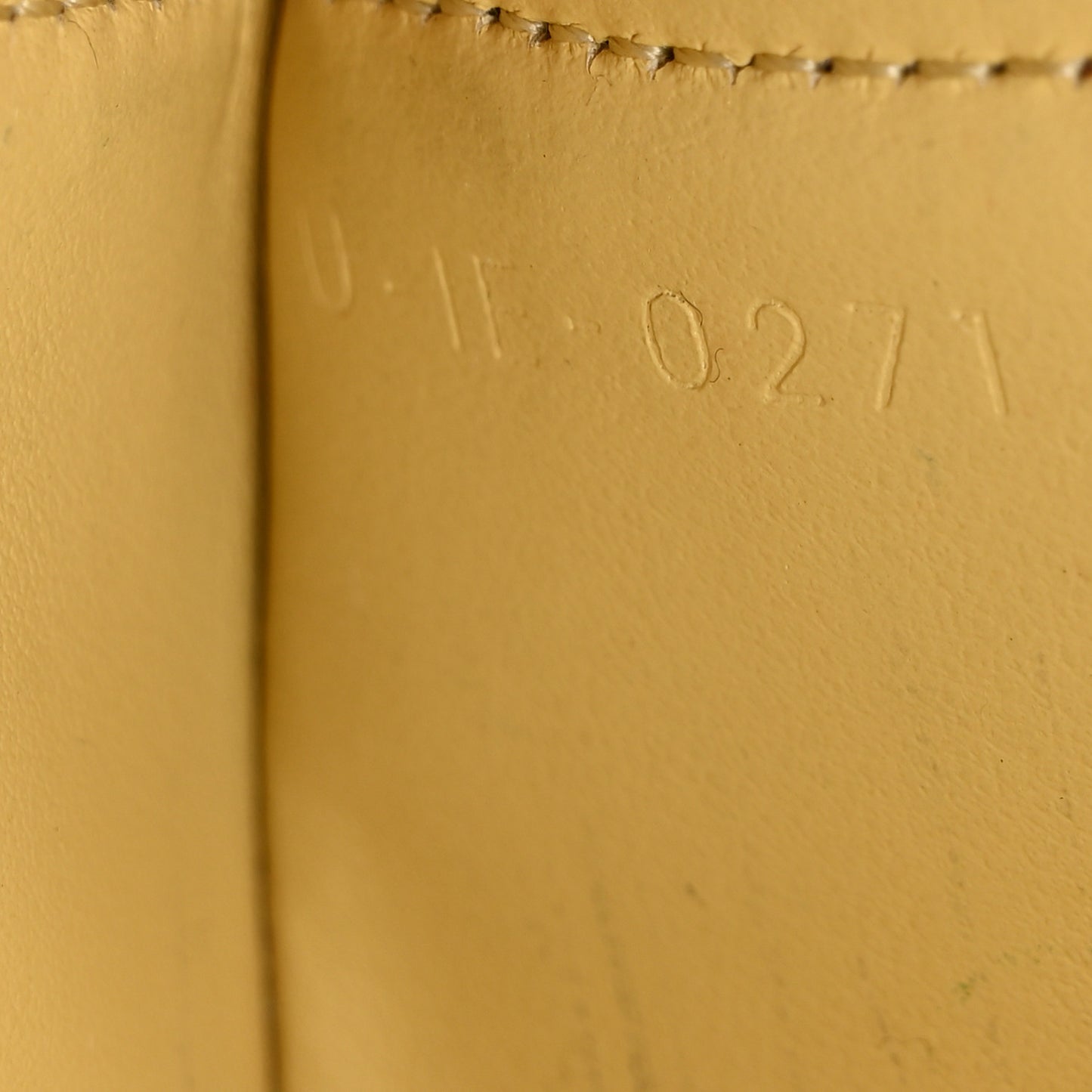 Drummed Calfskin Medium Half Zip Multifunction Wallet Coin Purse Liliac