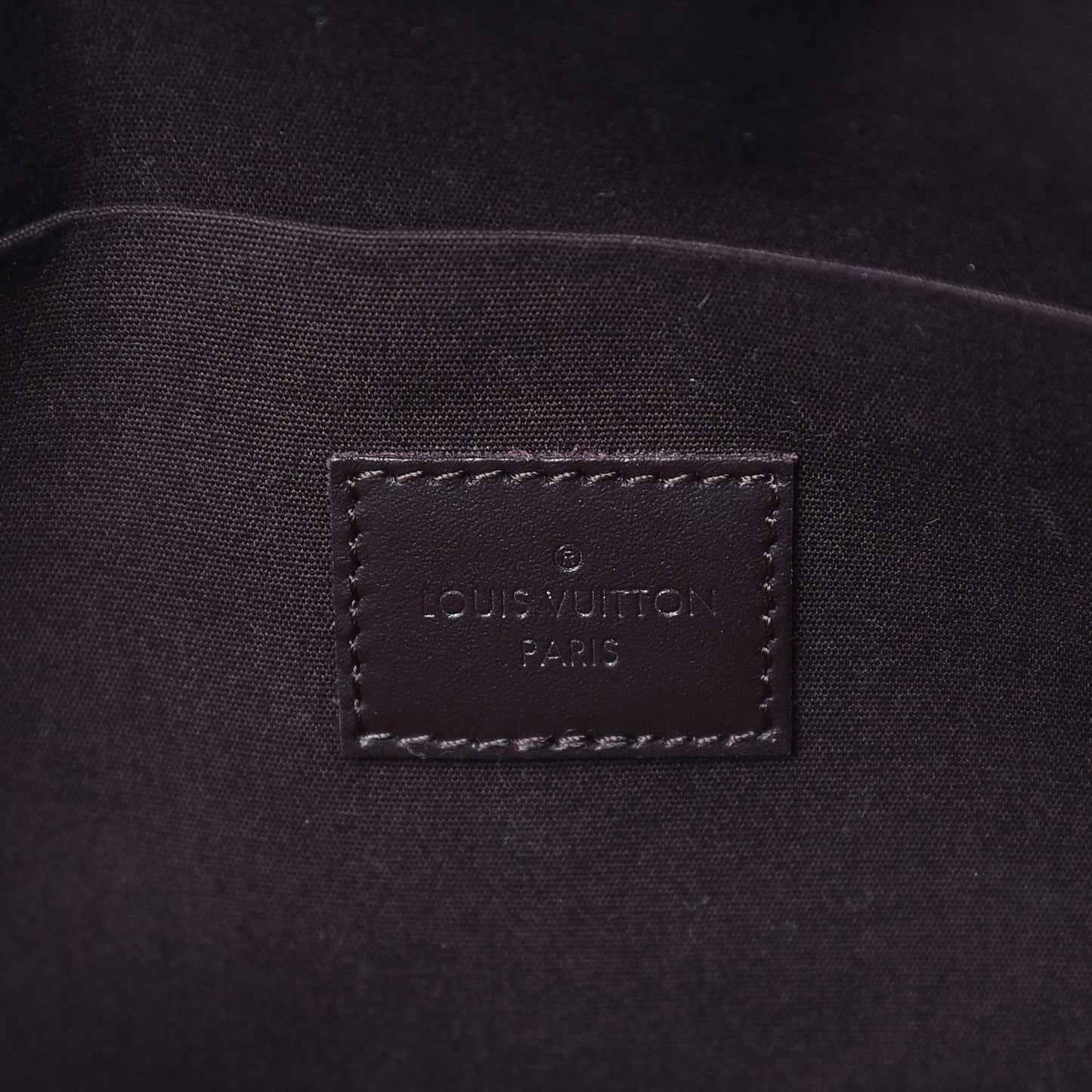 Vernis Pochette Felicie Chain Wallet Amarante