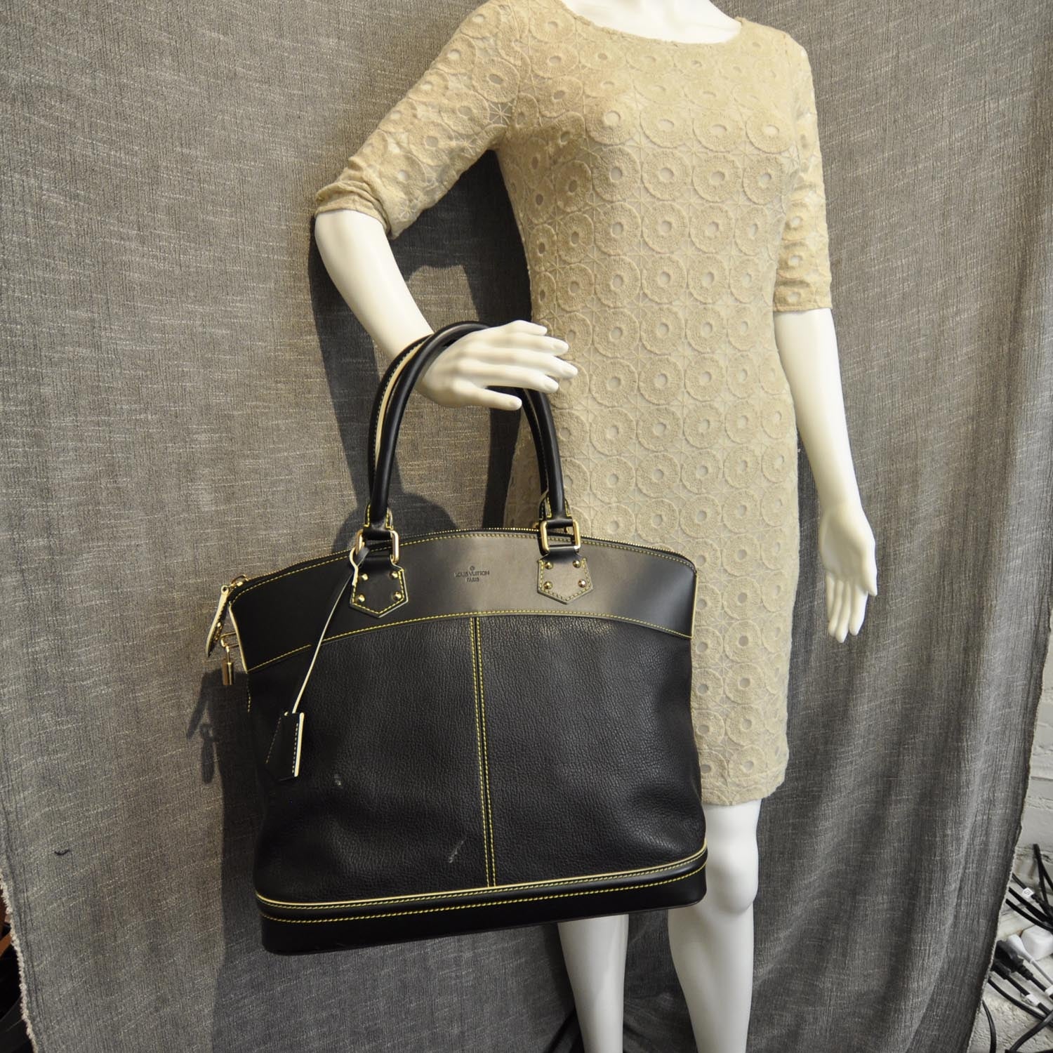 Louis Vuitton Suhali Lockit MM Black 2 of 9