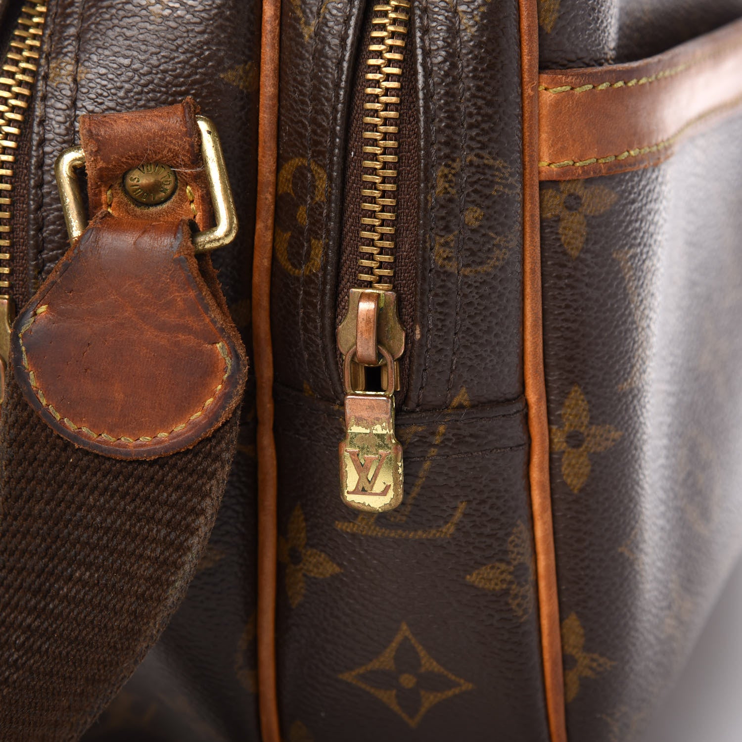 Louis Vuitton Monogram Reporter PM 15 of 16