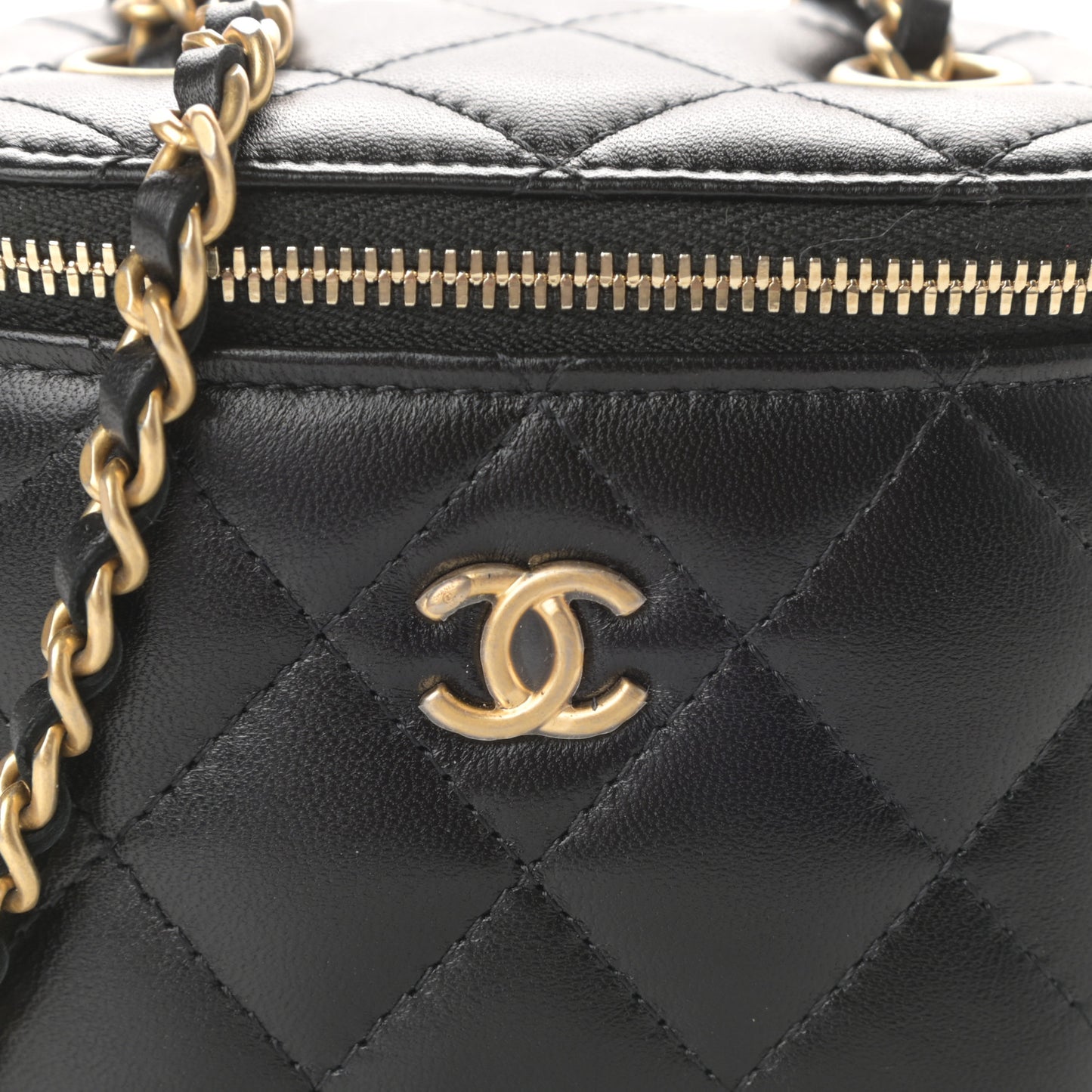 Lambskin Quilted Mini Pearl Crush Vanity Case With Chain Black