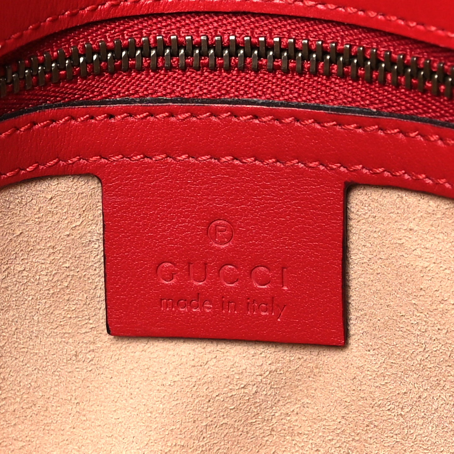 Calfskin Matelasse Small GG Marmont Shoulder Bag Hibiscus Red