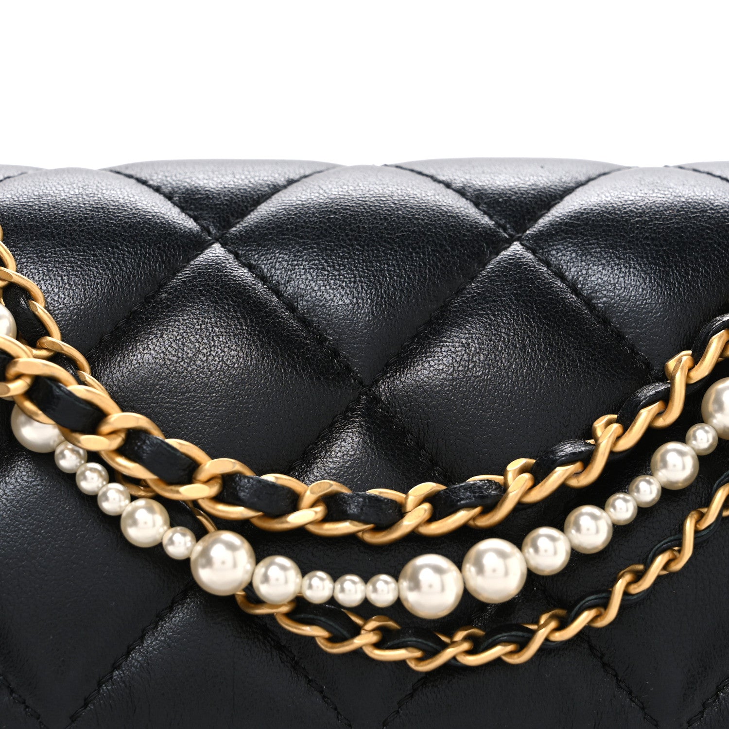 シャネル(chanel) Chanel Shiny Lambskin Quilted Pearl Twist Mini Square Flap Black