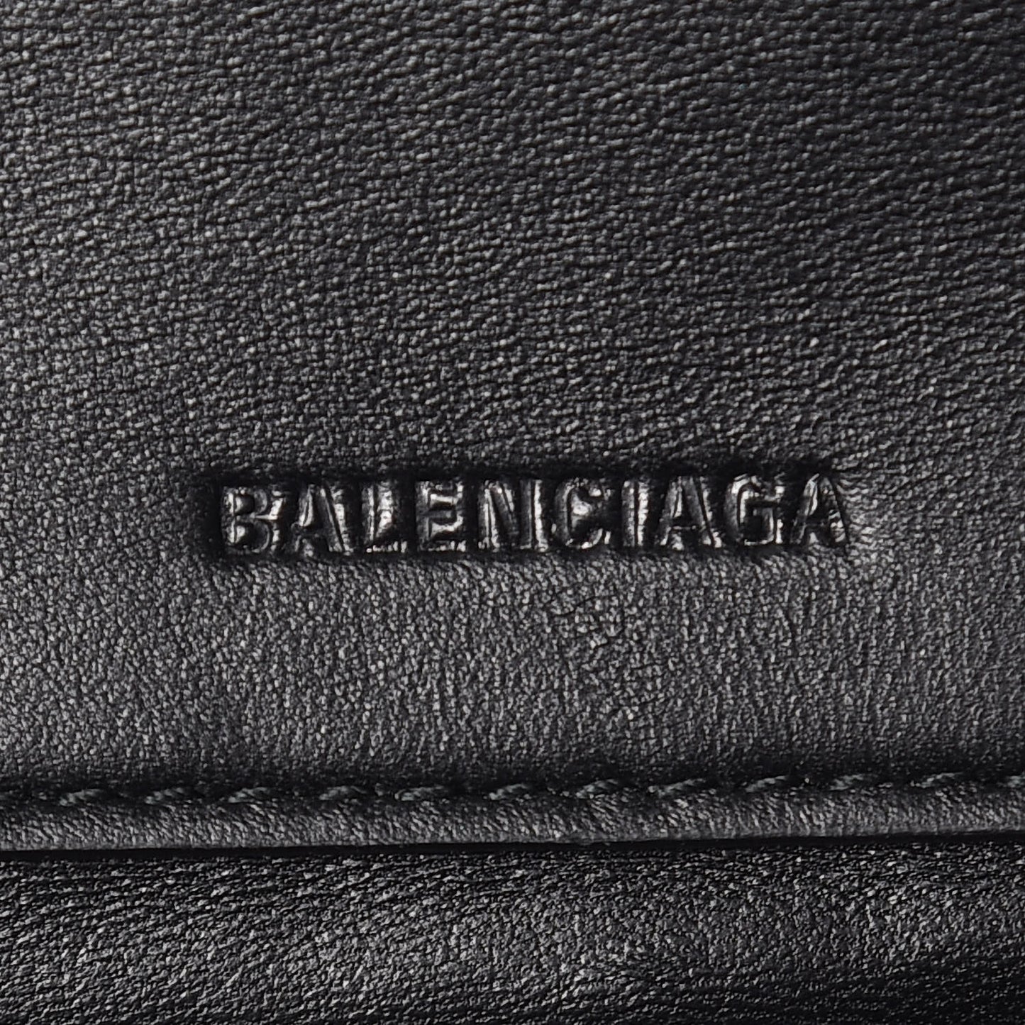 Velvet Logo Matelasse BB Chain Wallet Black