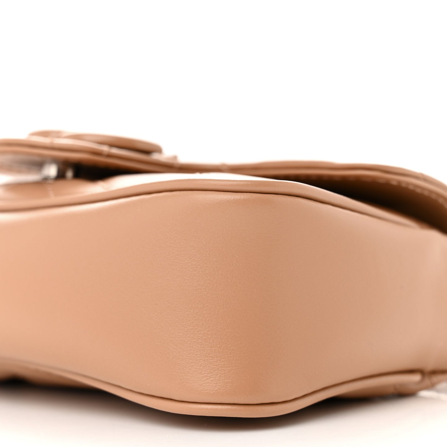 Calfskin Matelasse Monochrome Super Mini GG Marmont Shoulder Bag Camelia