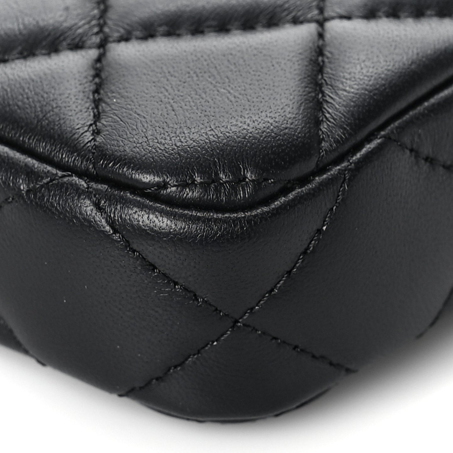 Lambskin Quilted Small Clutch With Chain Black