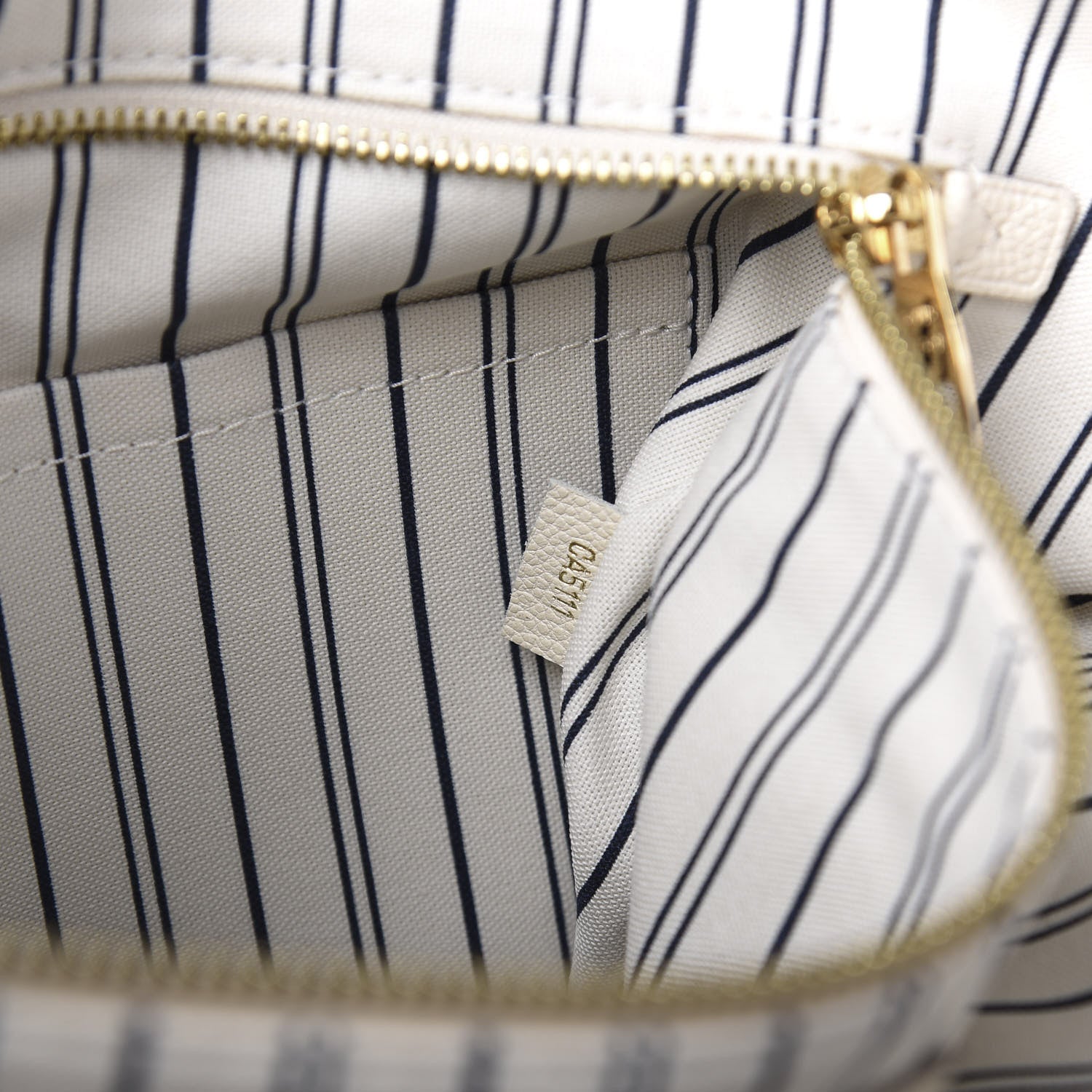 Louis Vuitton Empreinte Citadine PM Neige 8 of 13