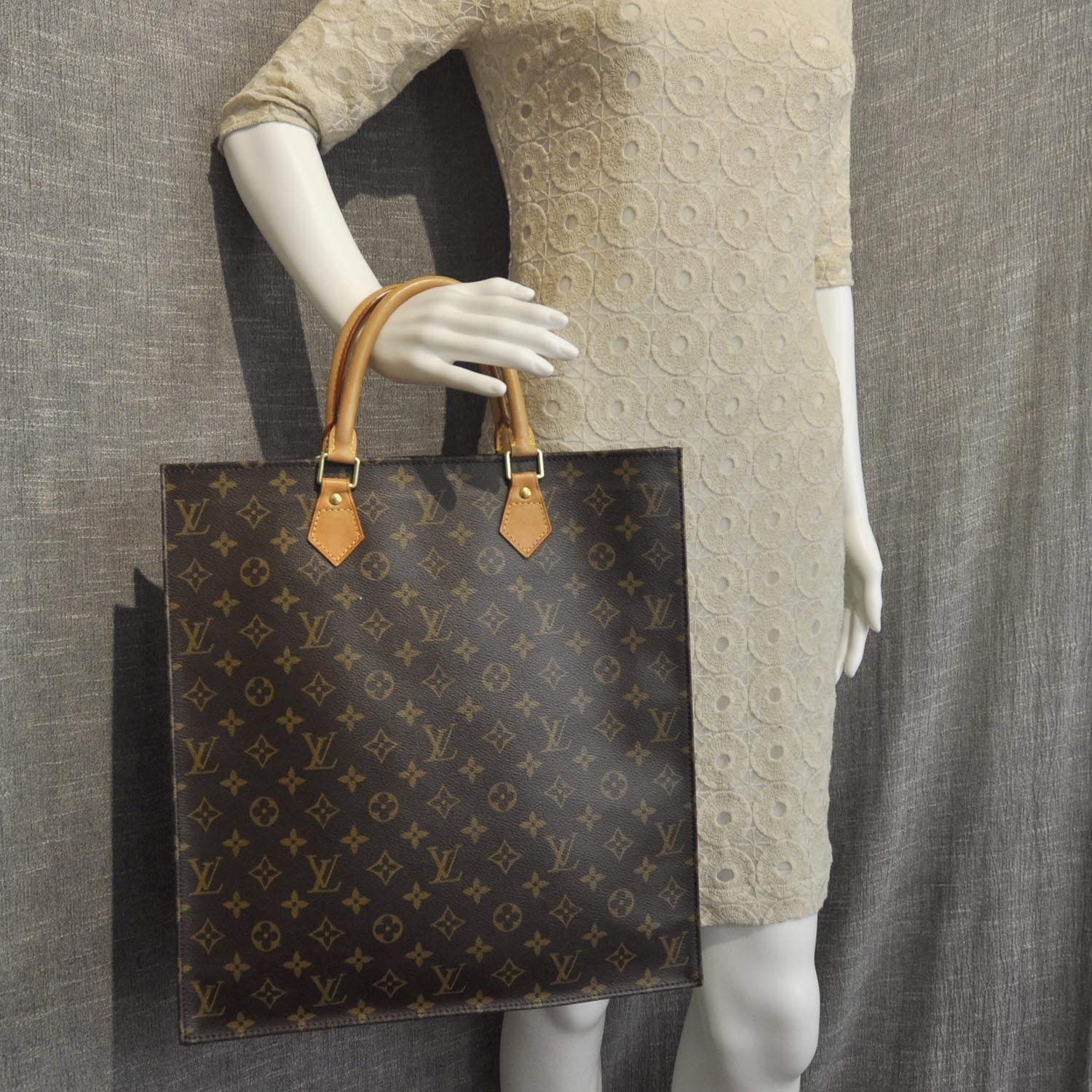 Louis Vuitton Monogram Sac Plat 2 of 8