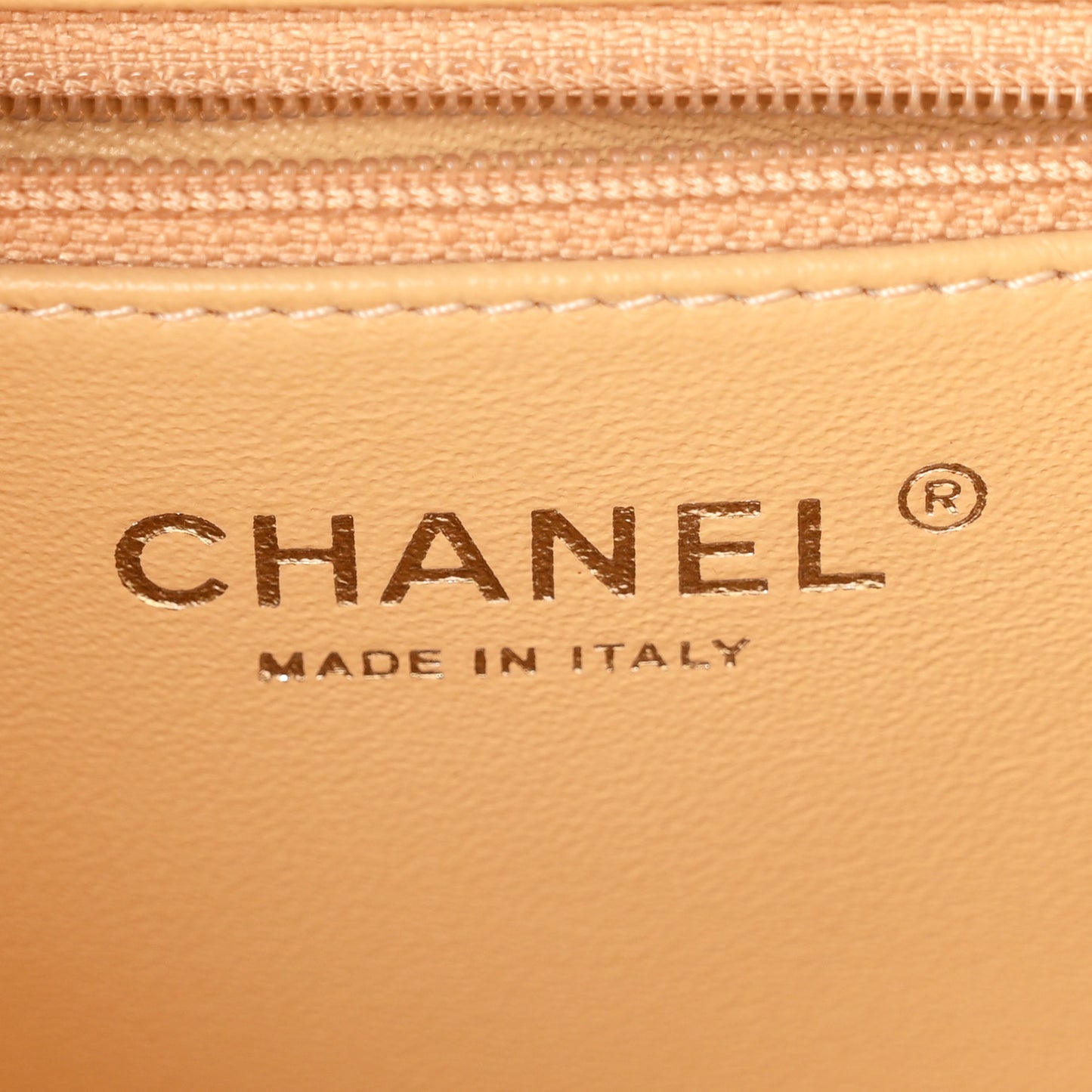 Raffia Calfskin CC Filigree Vanity Case White