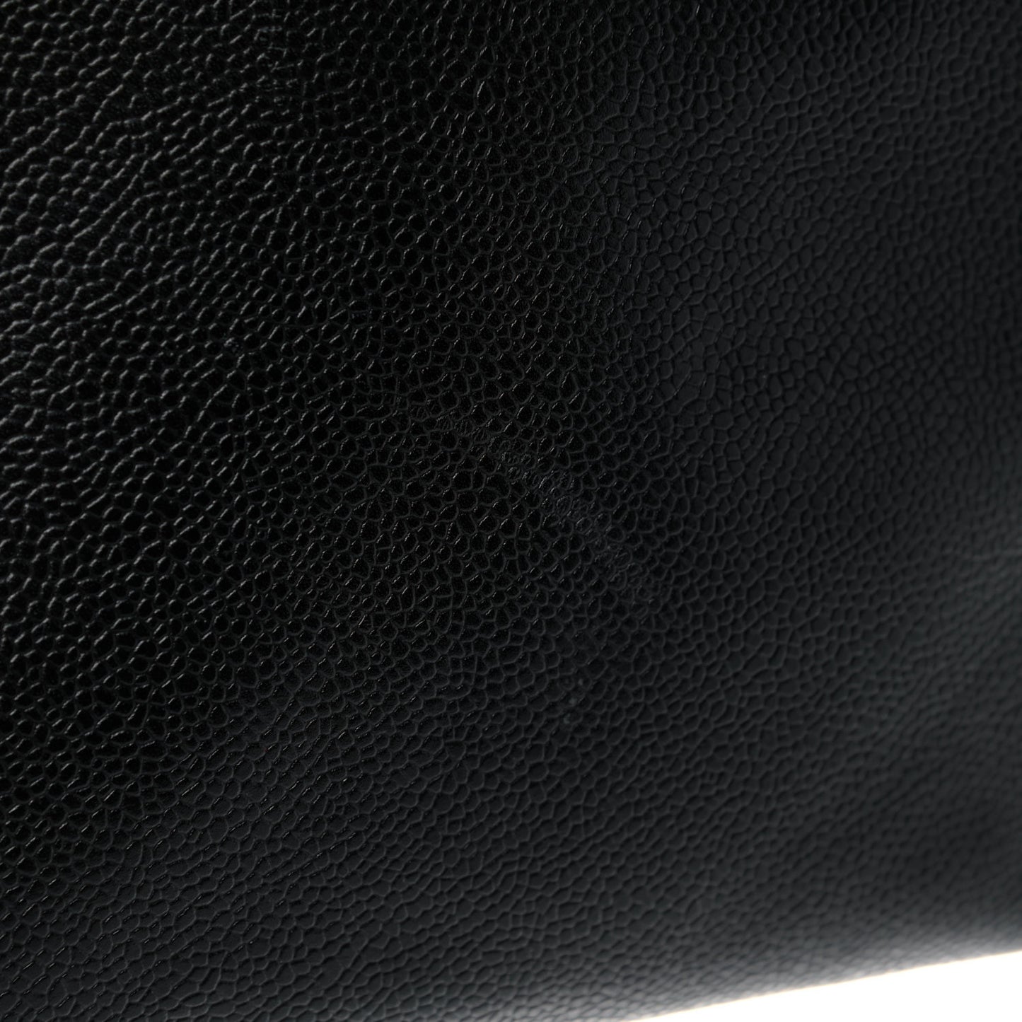 Caviar Medium Shoulder Bag Black
