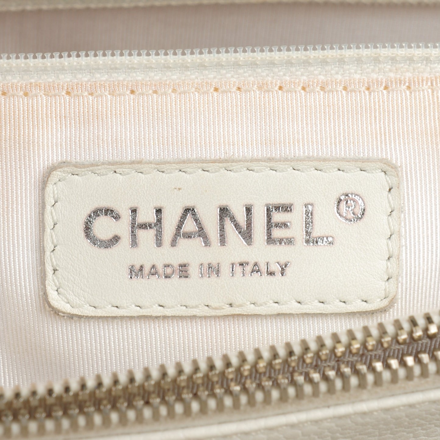 Caviar Quilted Grand Shopping Tote GST White