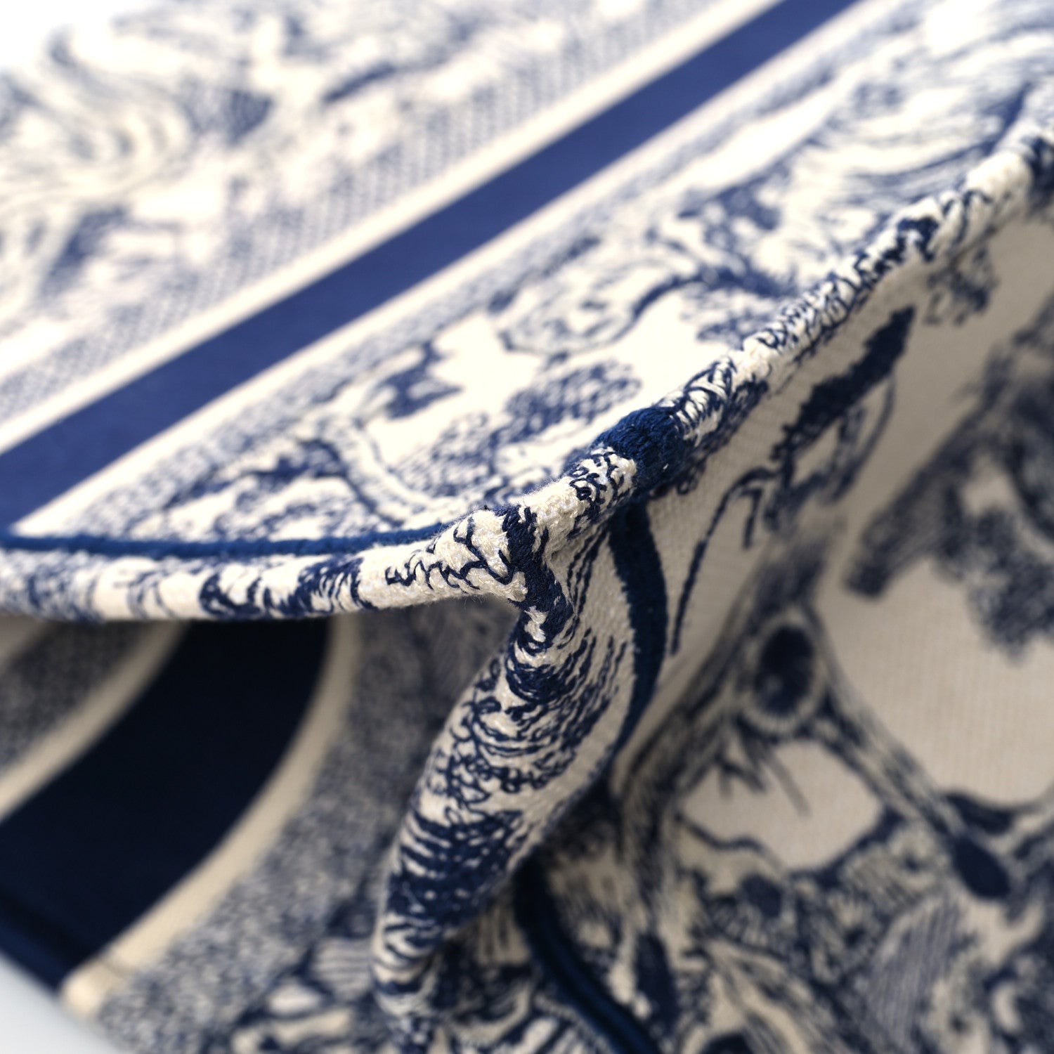 Christian Dior Canvas Embroidered Medium Dioriviera Toile De Jouy Book Tote Blue 11 of 14