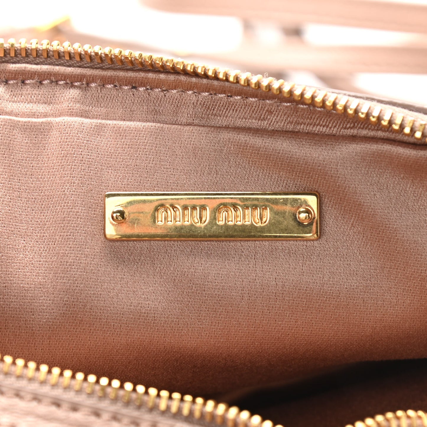 Nappa Matelasse Double Zip Shoulder Bag Cammeo