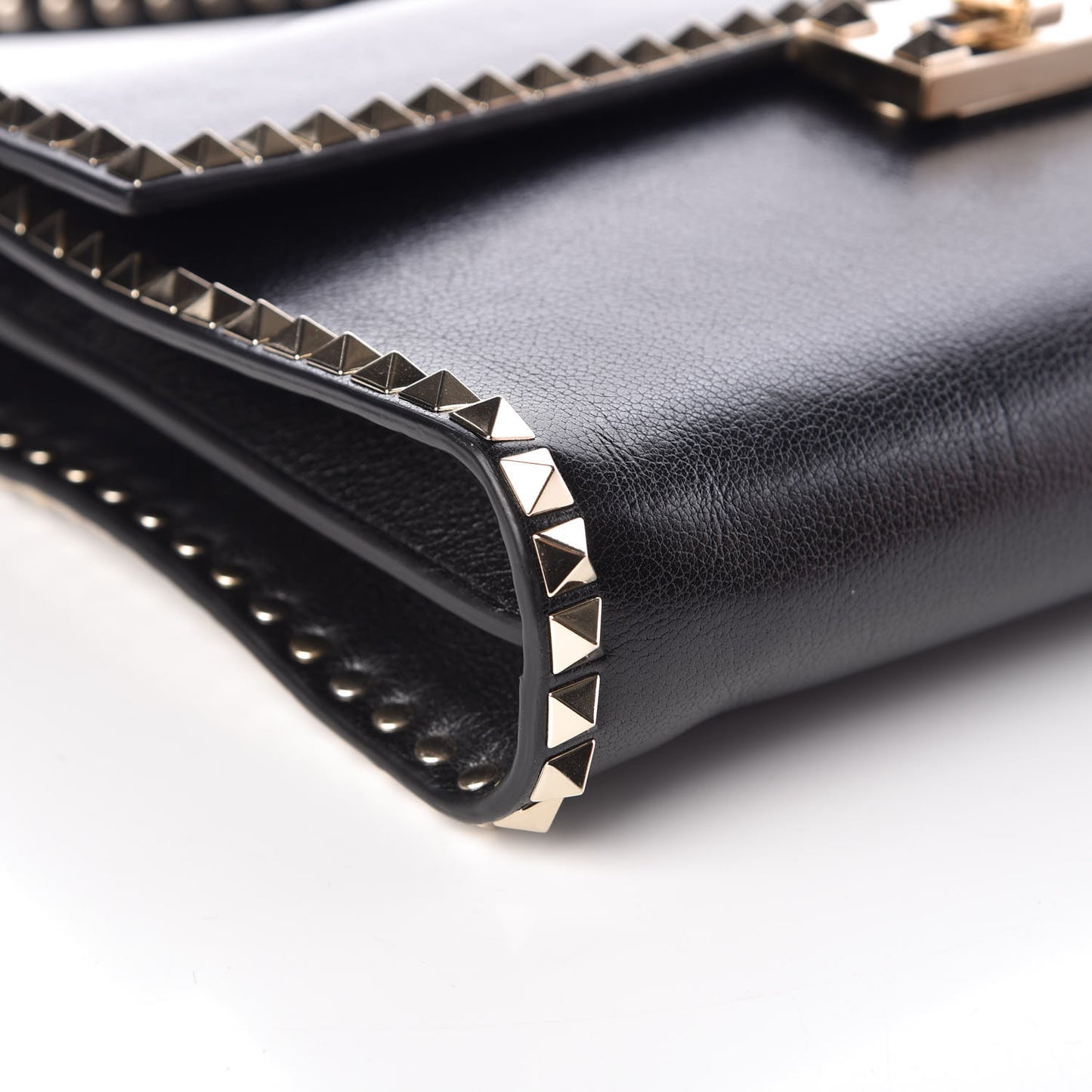 Vitello Rockstud No Limit Shoulder Bag Black