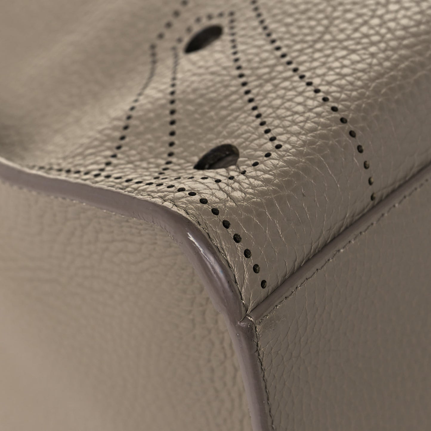 Veau Grana Perforated Blackout Hardware City Gris Cendre