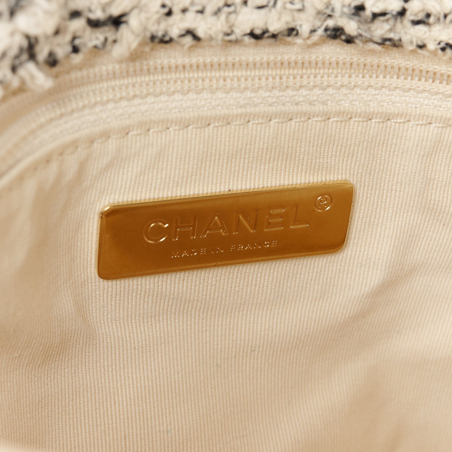 Tweed Quilted Medium Chanel 19 Flap Ecru Black