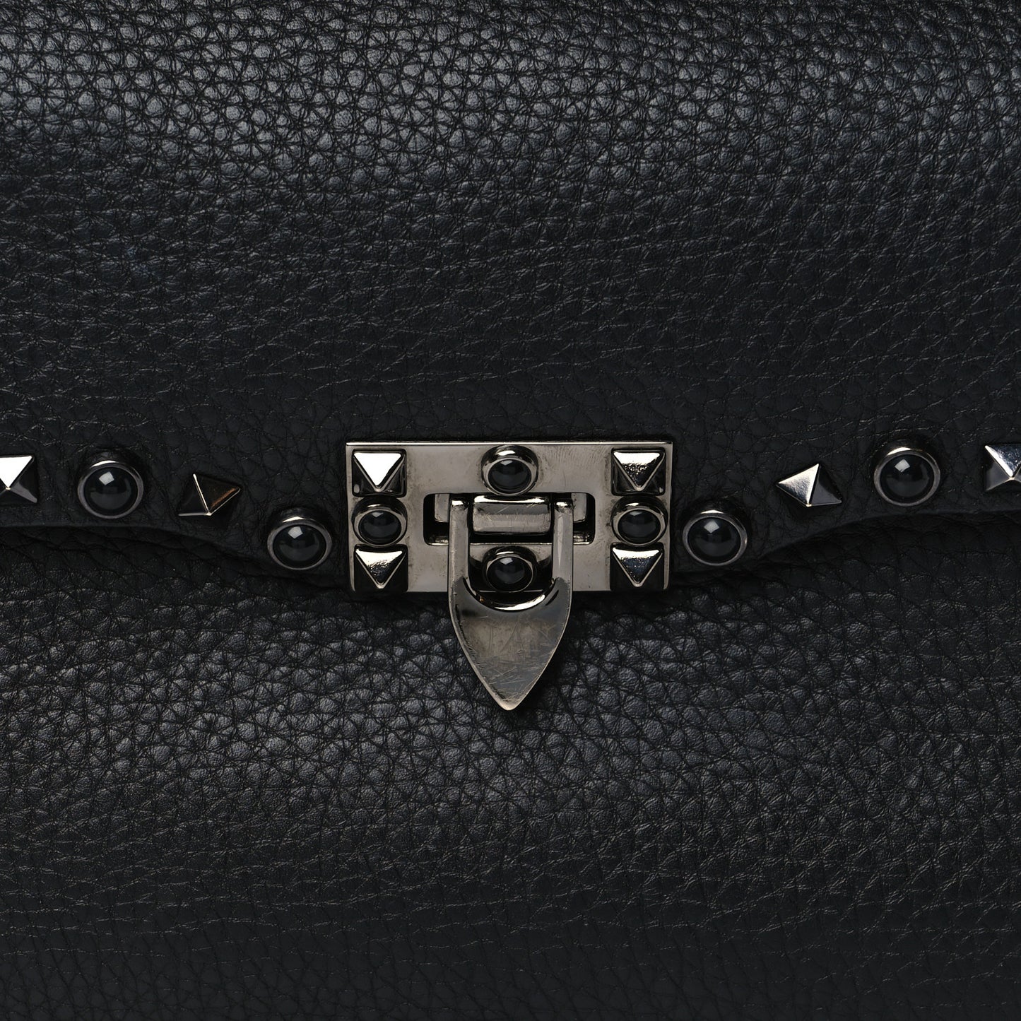 Pebbled Calfskin Onyx Medium Rockstud Rolling Flap Saddle Bag Black