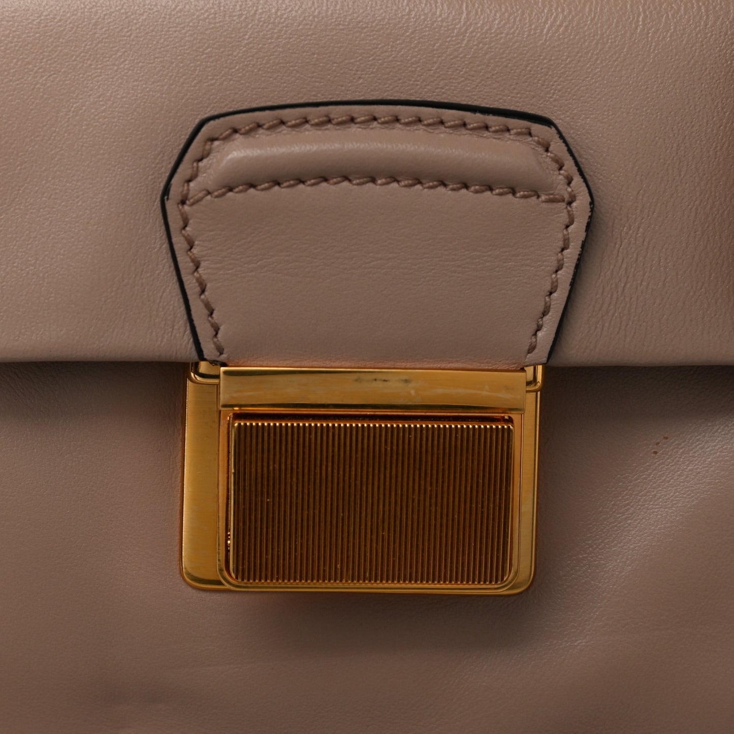 Vitello Soft Tote Cammeo