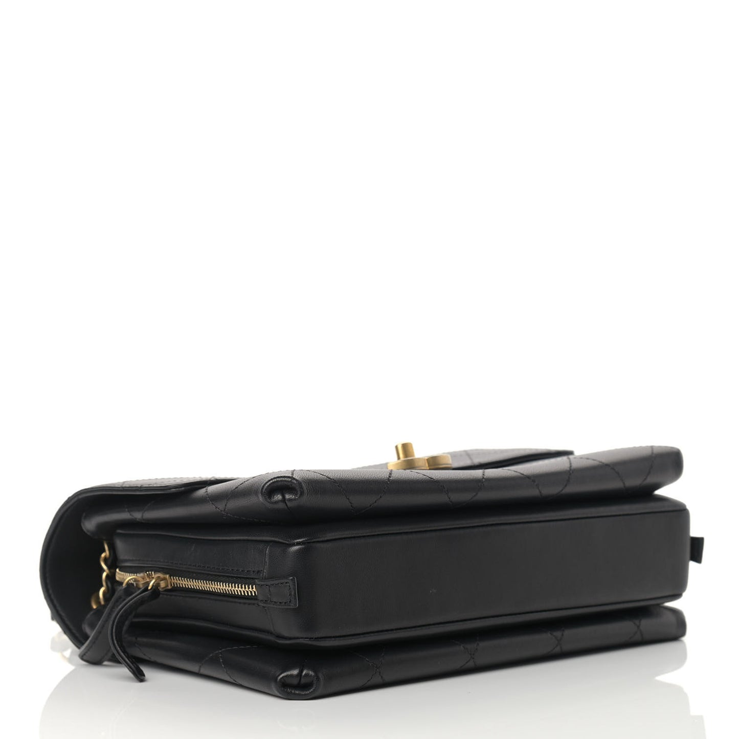 Lambskin Medium Sleek And Chic Flap Black