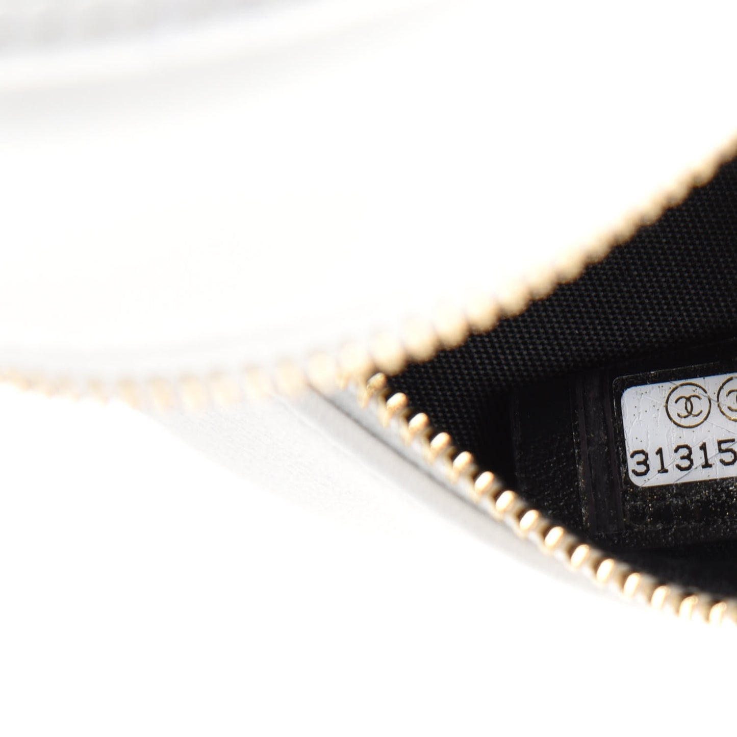 Calfskin Quilted About Pearls Round Clutch With Chain White