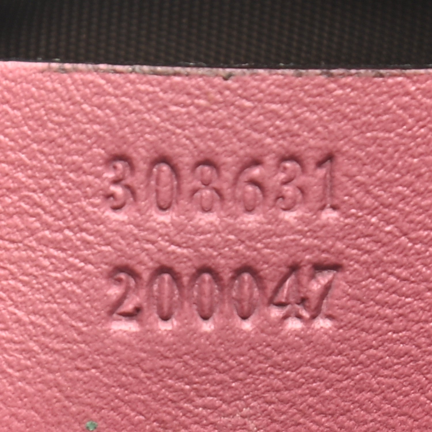 Gucci Microguccissima Cosmetic Case Pink 7 of 9