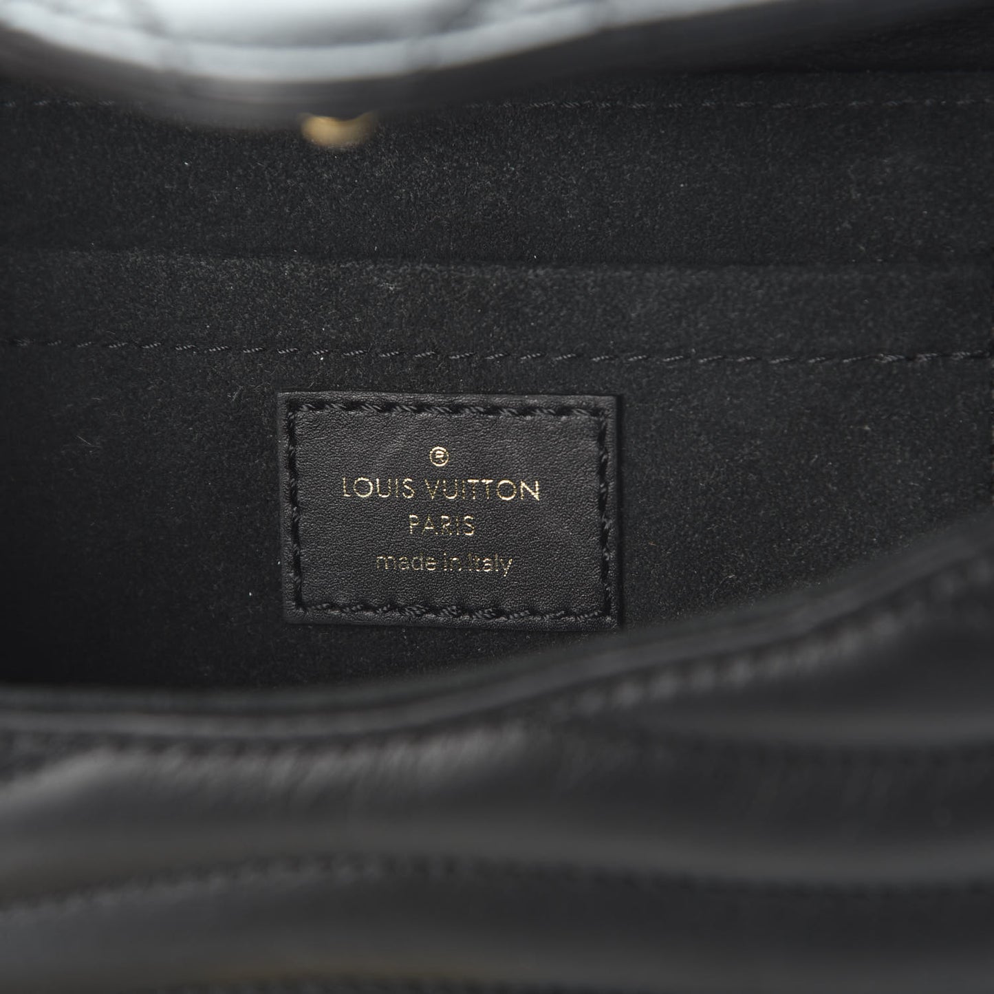 Calfskin New Wave Chain PM Black