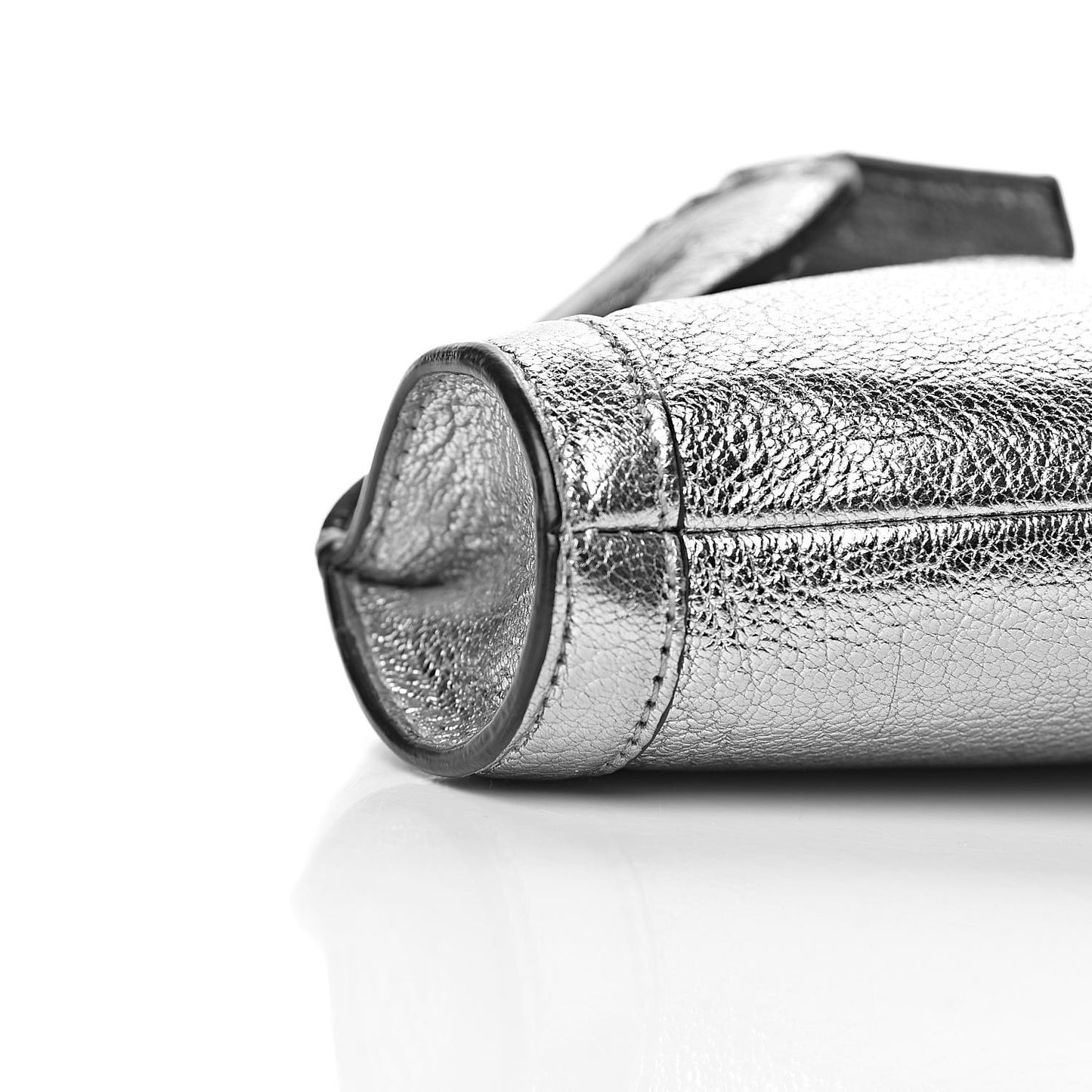 Metallic Lambskin De Manta Clutch Silver