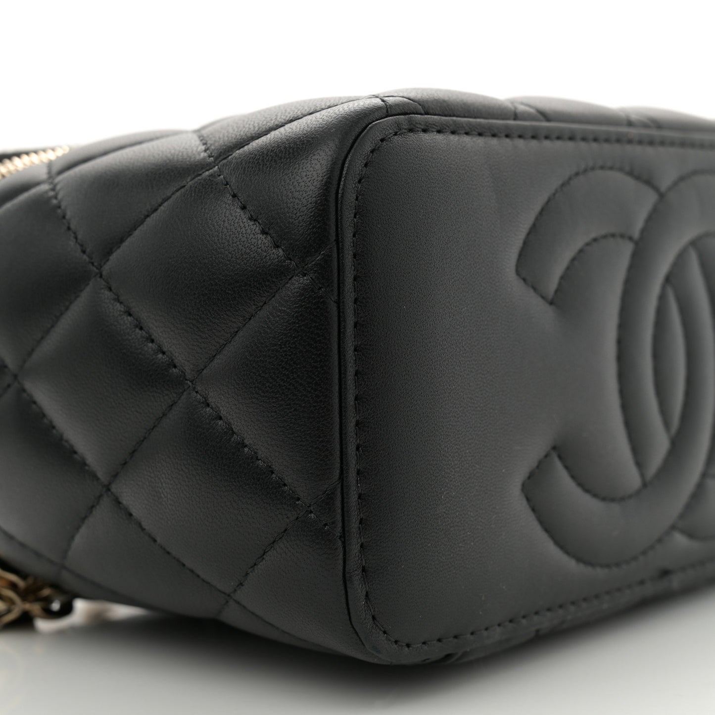 Lambskin Quilted Enamel CC Pearl Crush Small Vanity Case With Chain Black