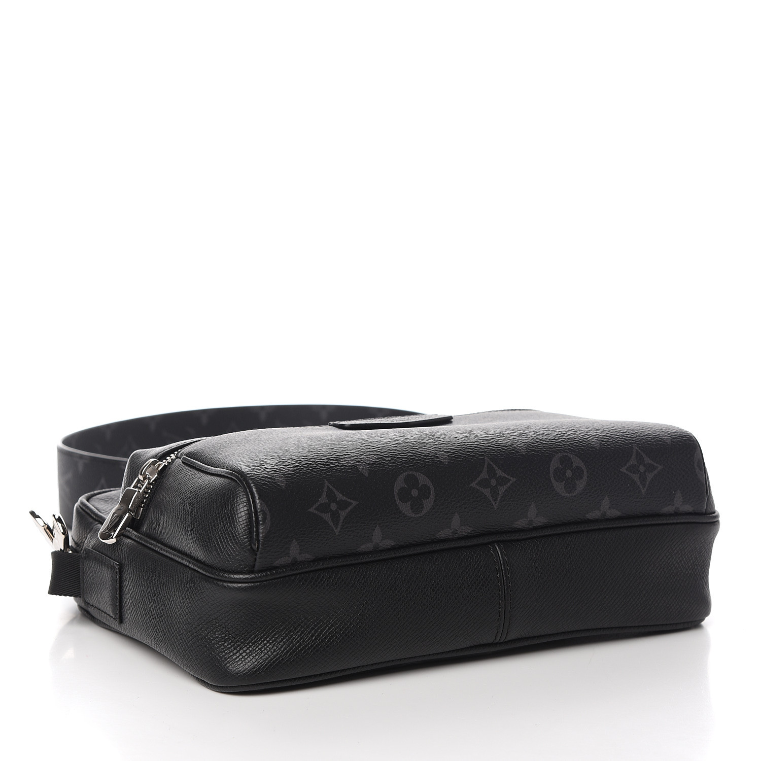 LOUIS VUITTON Taiga Monogram Outdoor Messenger Black 577287