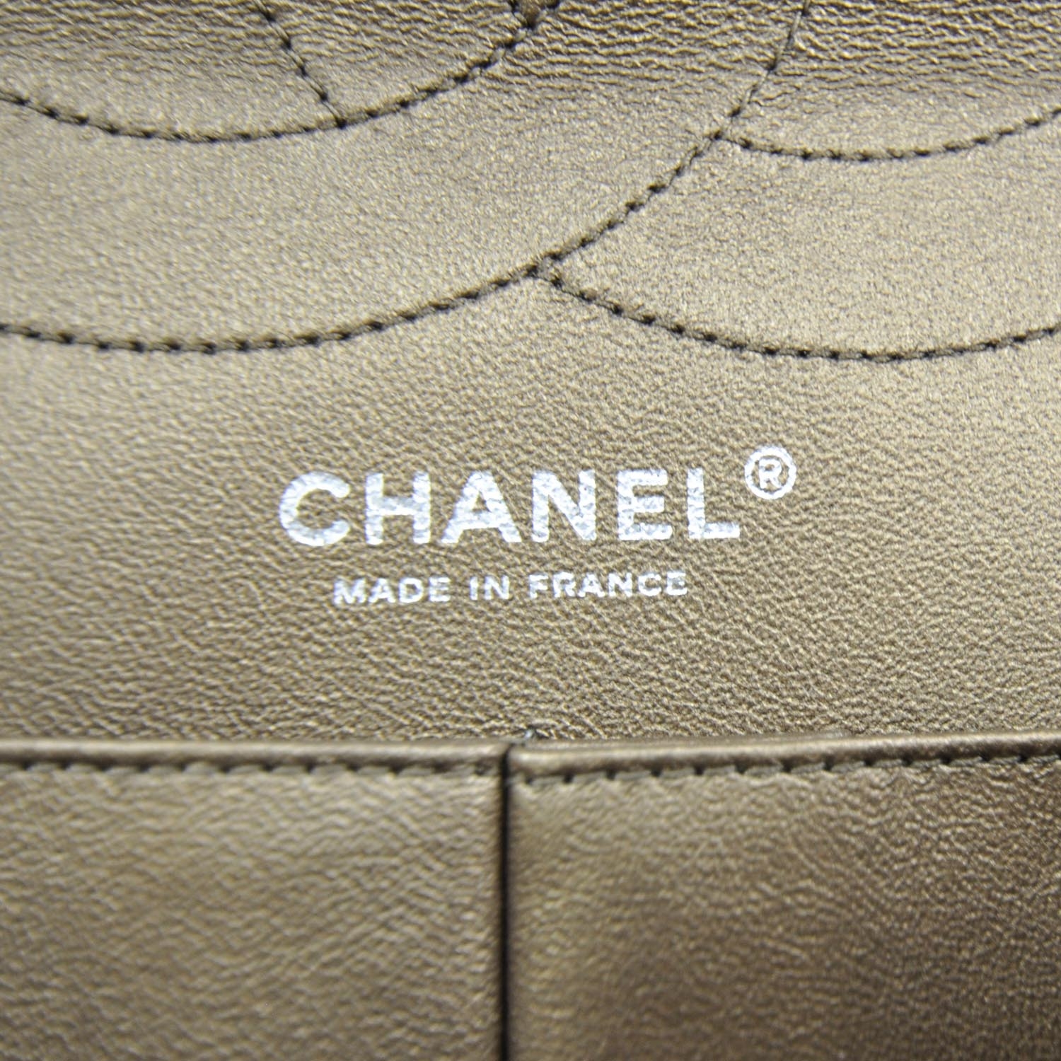 chanel reissue 227 size