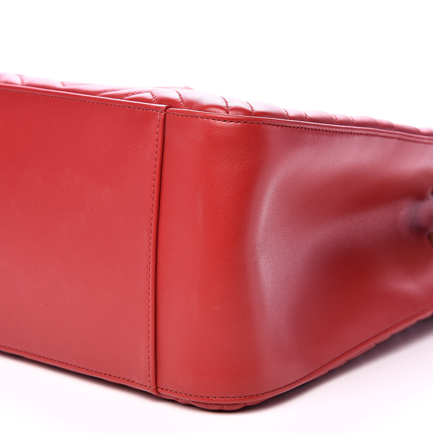 GUCCI Calfskin Matelasse Medium GG Marmont Shoulder Bag Hibiscus Red 526677