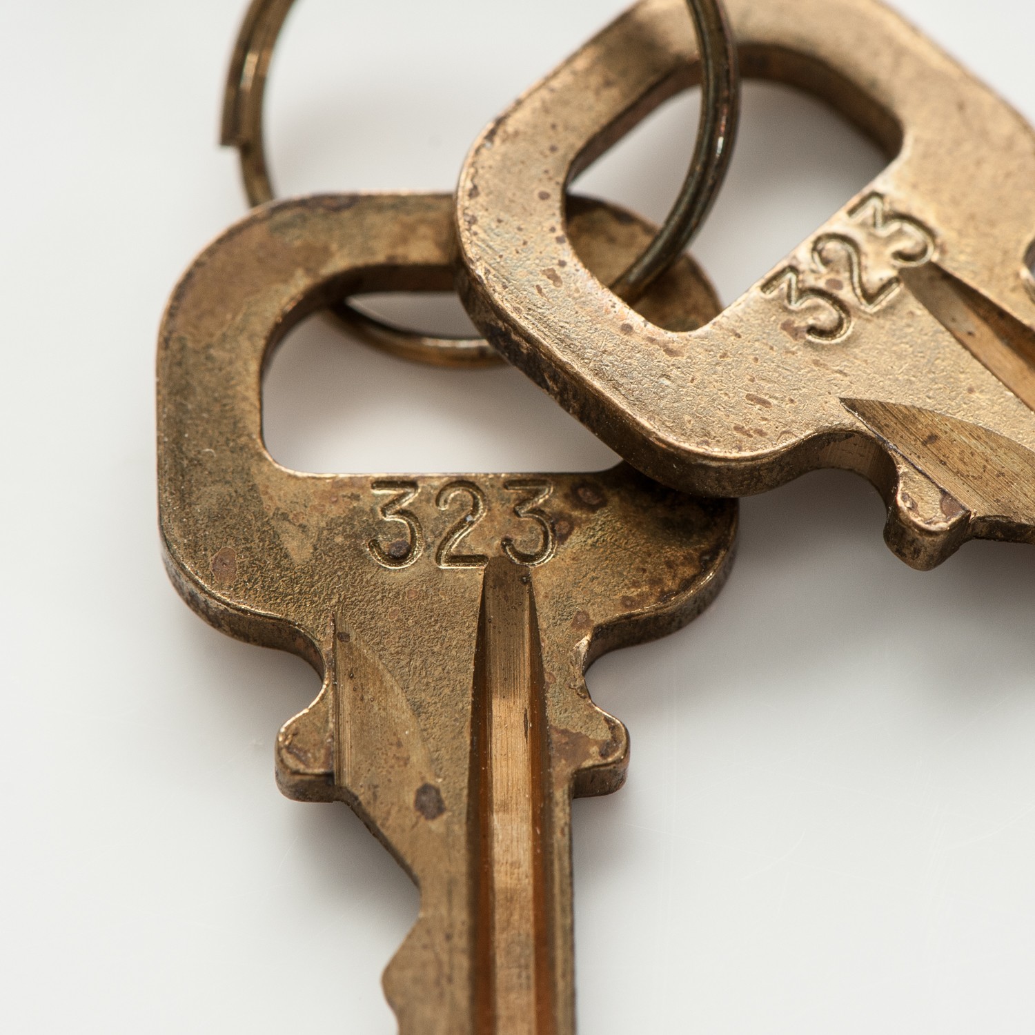 LOUIS VUITTON Brass Lock and Key Set #323 181895