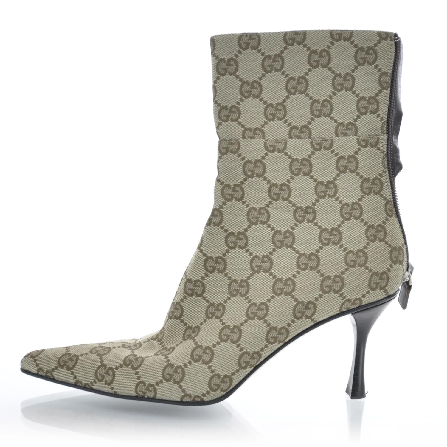 white gucci boots with fur
