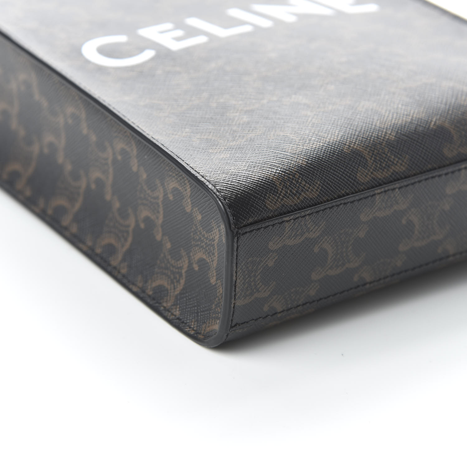 medium bucket in triomphe canvas and calfskin tan