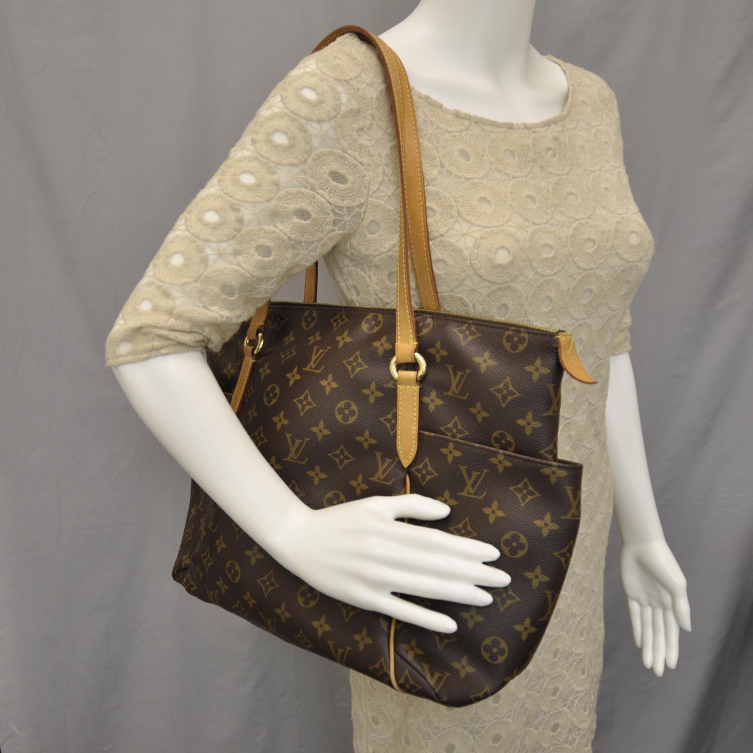 LOUIS VUITTON Monogram Totally MM 34033