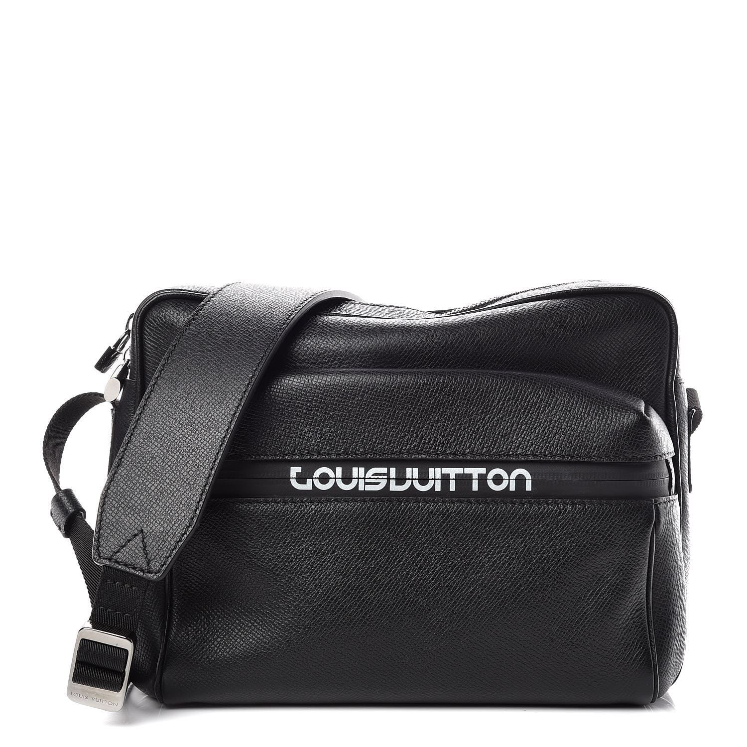louis vuitton taiga messenger bag