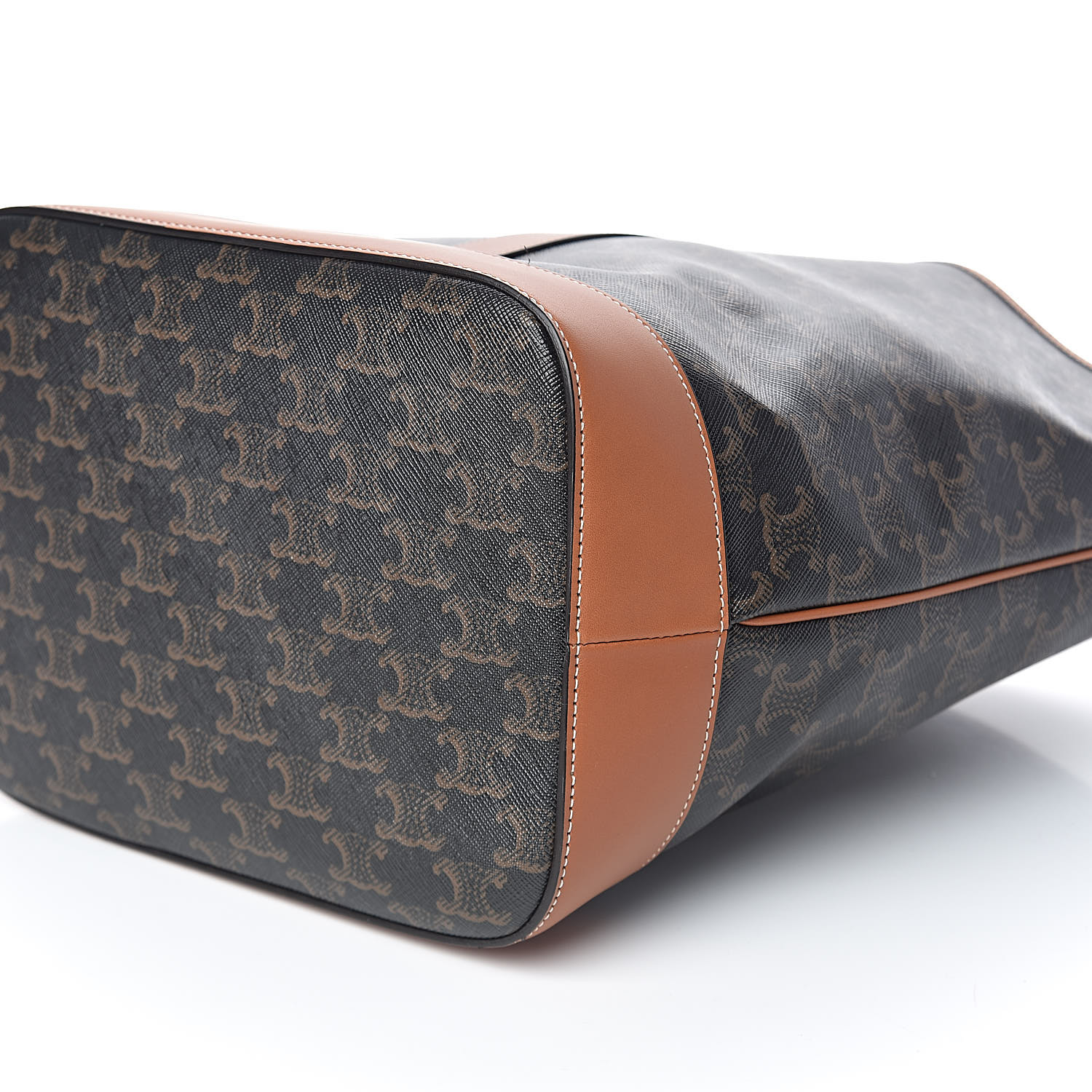 medium bucket in triomphe canvas and calfskin tan